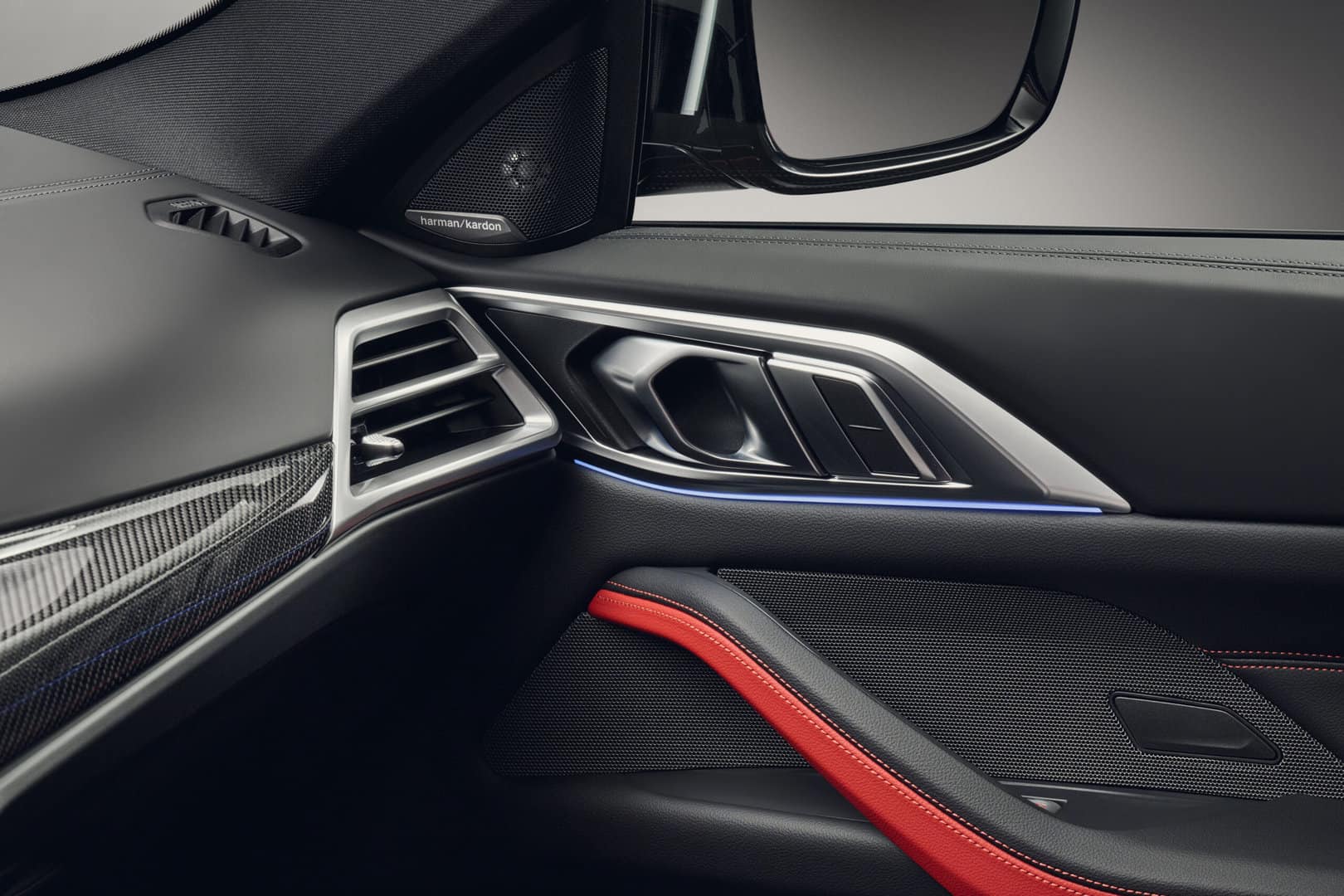The new 2024 BMW 4 Series interior