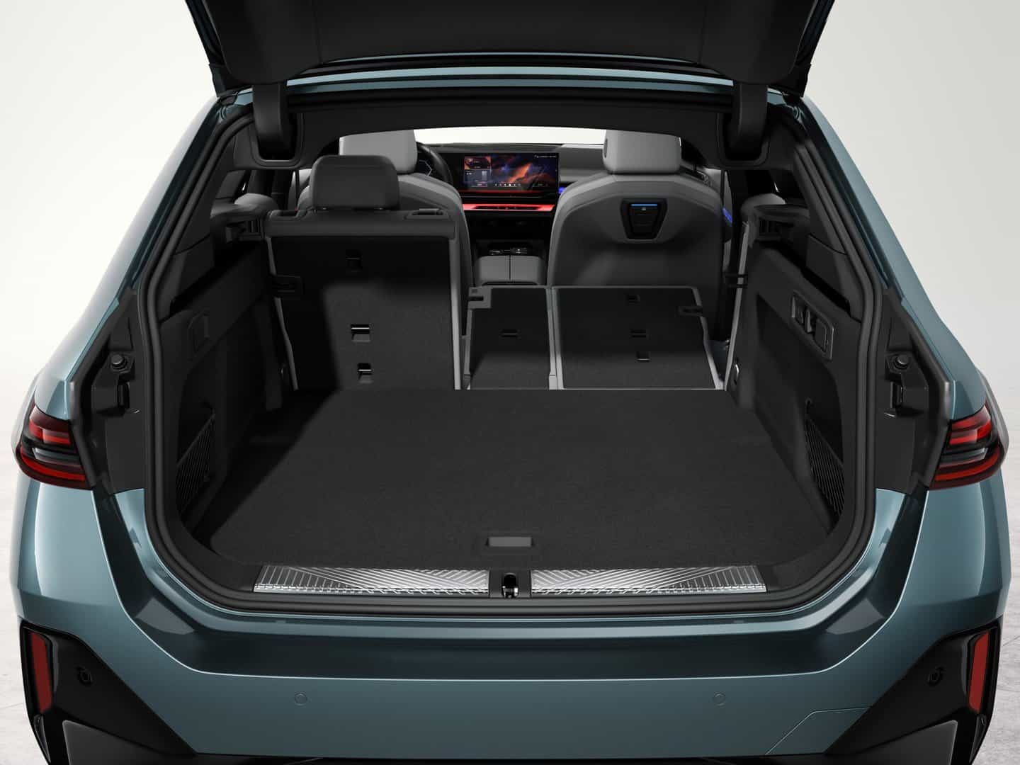 Rear luggage space in the new BMW i5 Touring.