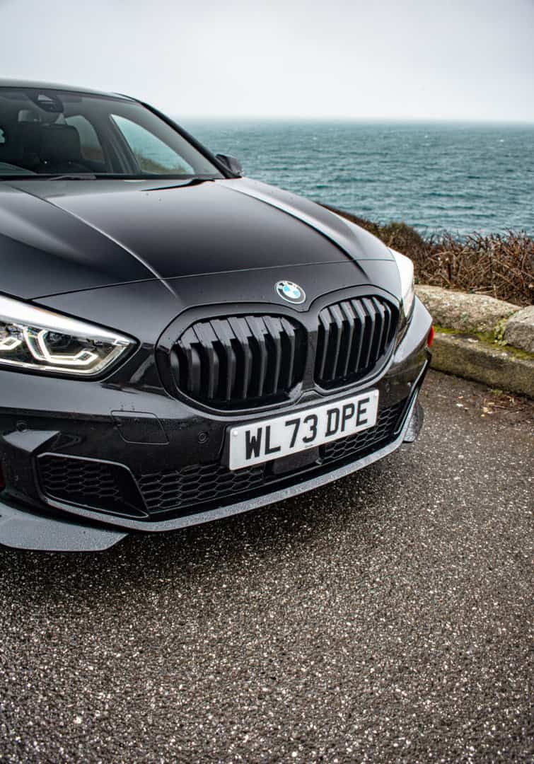 Front grille of the BMW 128ti.
