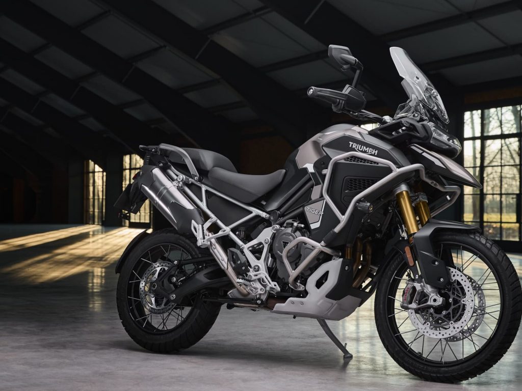 OE_Tiger1200RallyExplorer_MY24_CW4I0287_GE-triumph_landscape